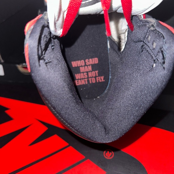 Jordan 1 Retro High Bloodline - Picture 8 of 9